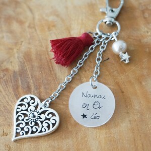 Porte-Clé Nounou en Or | Pompon Bordeaux & Pendentif Cœur | Cadeau Fin d’Année Nounou Personnalisé