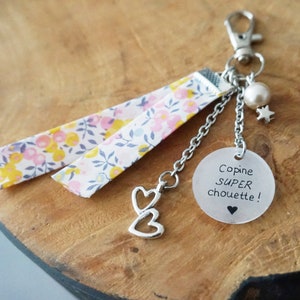 key ring engraved "Super cool girlfriend" - customizable gift - friend sister cousin girlfriend colleague boss educator