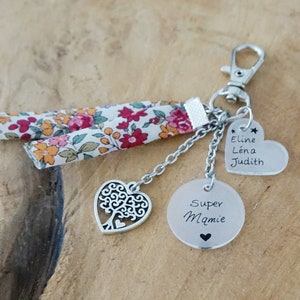 Personalized Super Grandma keyring – Grandma gift with first name(s) – Floral liberty ribbon – Grandmothers’ Day idea