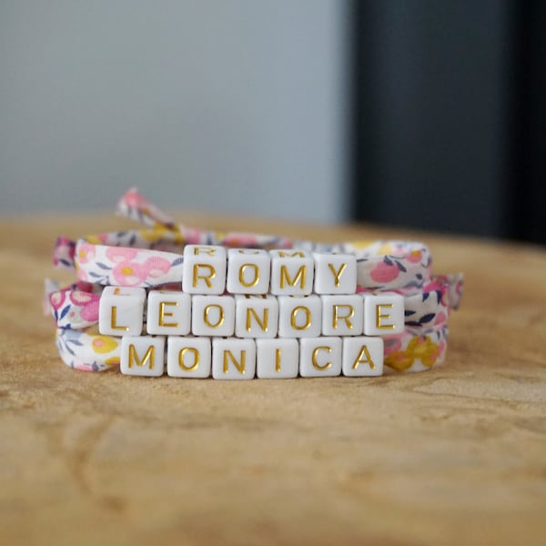 Bracelet prénom personnalisé en perles – Ruban liberty | Cadeau enfant ou adulte | Bijou fait main | Idée cadeau prénom