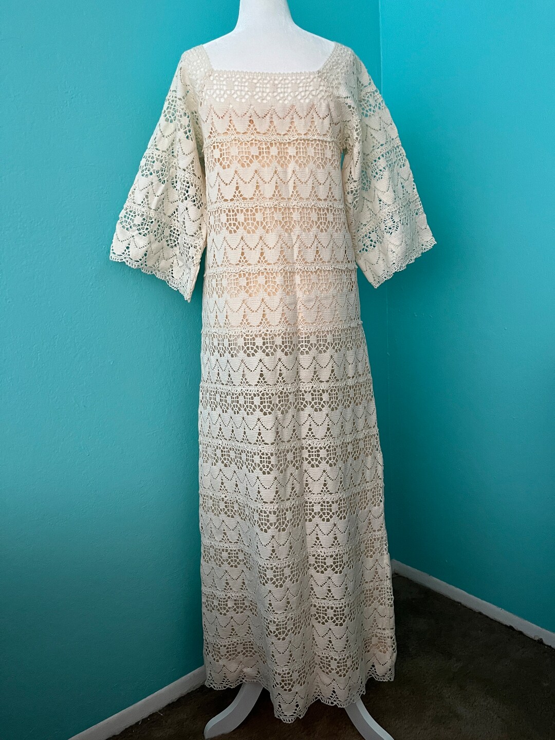 Lace sheath dress main image 0