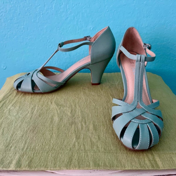 Chelsea Crew Vintage-Inspired Swing Dance Shoes in Mint Green