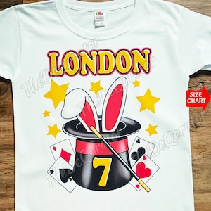 Personalisierte Magier T-shirt, Zauberstab Magische Geburtstagsparty Thema Magic Show White Bunny, Kinder Kleinkind Jugend und Erwachsene