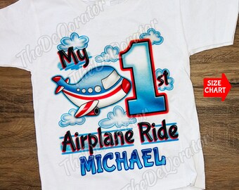 パーソナライズされた「私の初めての飛行機乗り」Tシャツ、かわいい小さな飛行機のグラフィックTシャツ、初めての飛行機旅行の面白い男の子と女の子のTシャツ、子供、幼児、若者、大人