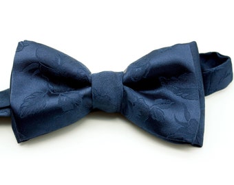 Damassé satin bleu bow tie nuit