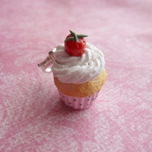 Erdbeere Cupcake Anhänger Miniatur Food Schmuck Polymer Clay Schmuck Maschenmarkierer Handgemachter Schmuck