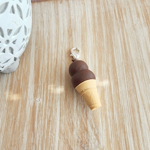 Getaucht Eis Waffel Charm, Miniatur Essen Schmuck, Polymer Clay Schmuck, Essen Charms
