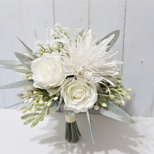 White Roses Bridesmaid Bouquet, White Wedding Bouquet, Maid of Honour Wedding Bouquet, Floral Bouquet, Rustic Wedding Bouquet