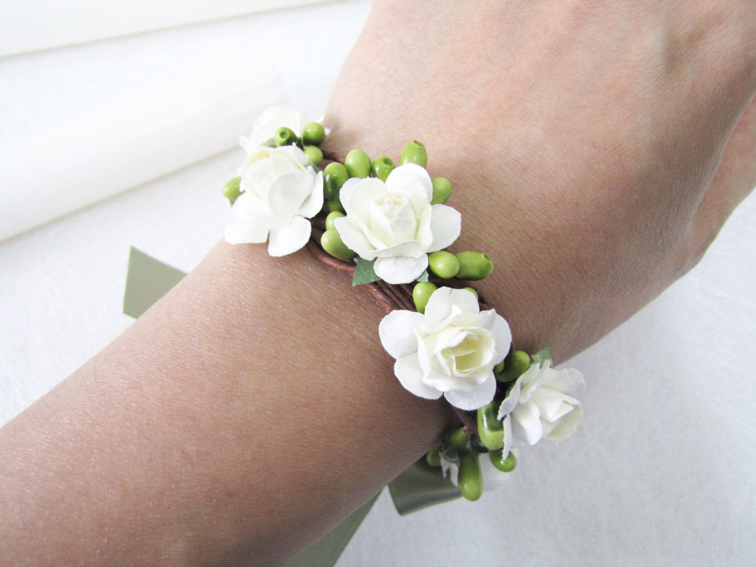 Light Ivory Rose Bracelet, Rose Wrist Corsage, Bridesmaid Wrist Corsage,  Wedding Bracelet, Wedding Bangle, Wedding Accessories 