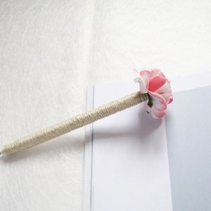 Set of 2 / 4 Wedding Guest Book Pens, Burlap Pen, Shade of Pink Paper Flower, Rustic Wedding Pen, Wedding Decor, Rustic Flower