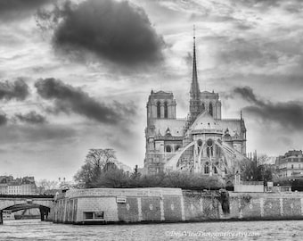 Impresión de la Catedral de Notre Dame: Fotografía parisina en blanco y negro