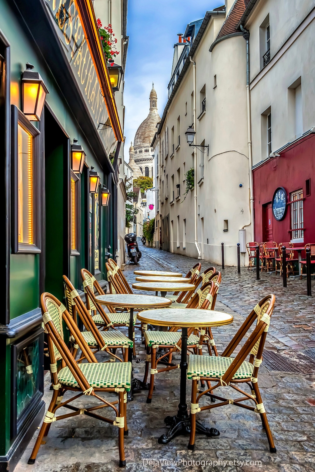 フランス パリ モンマルトルの風景 喫茶店で人気 セーヌ川沿い
