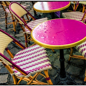 Paris Cafe Kunstdruck: Rosa Bistro Stühle Fotografie