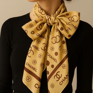 小物 CHANEL Vintage Jewelry Silk Scarf y2k Vintage CHANEL Silk Scarf – Beige & Brown Logo Print – 100% Silk