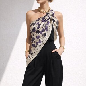 Foulard Vintage VALENTINO En Soie 100% - Motif Floral - Italie - Occasion Très Bon état