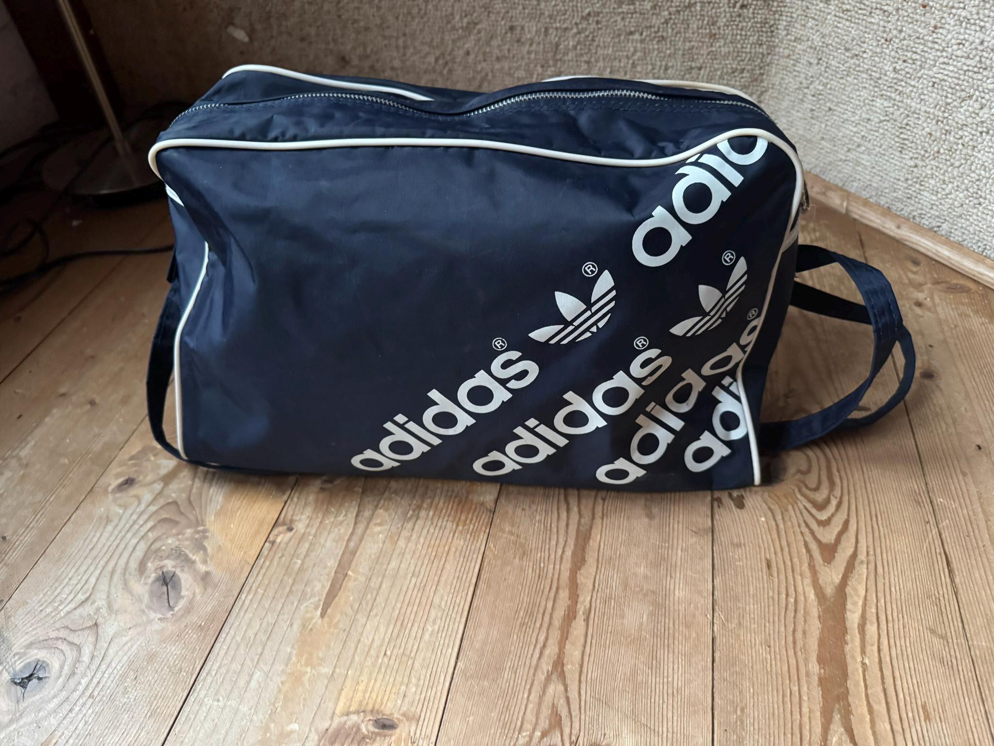 y2k old adidas 90s ショルダーバッグ archive City - メルカリ