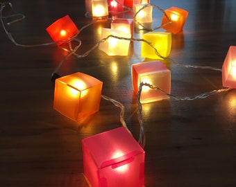 Lichtergirlande mit handgefertigten Lampenschirmen in Würfelform + Batteriebetrieb / Stimmungslicht / Licht-Objekt / Ambiente  / UNIKAT