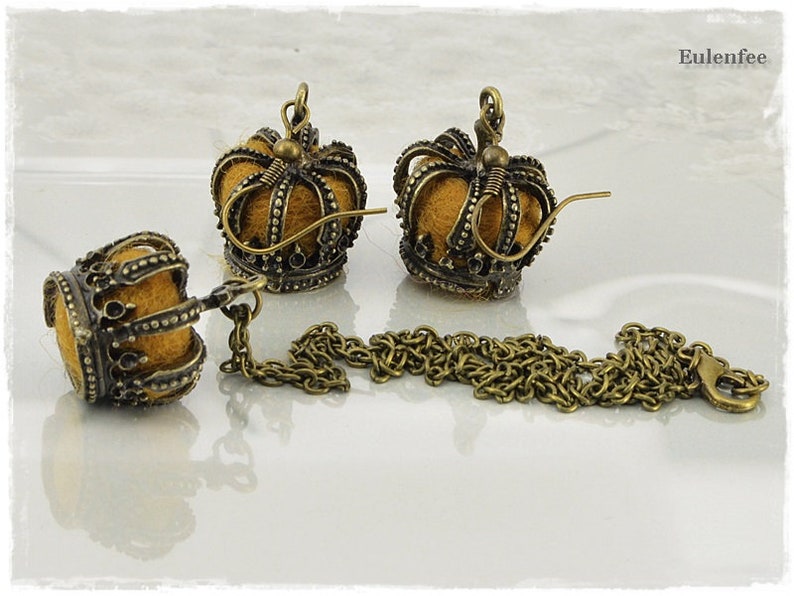 Jewelry set Krone bronze necklace with earrings in vintage style, felt bead, hanging earrings, set, Christmas image 2