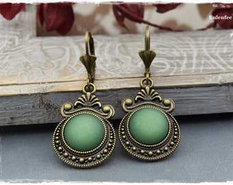 Pendientes "Ophelia" Pendientes de estilo vintage, pendientes colgantes con cabujón en verde salvia mate