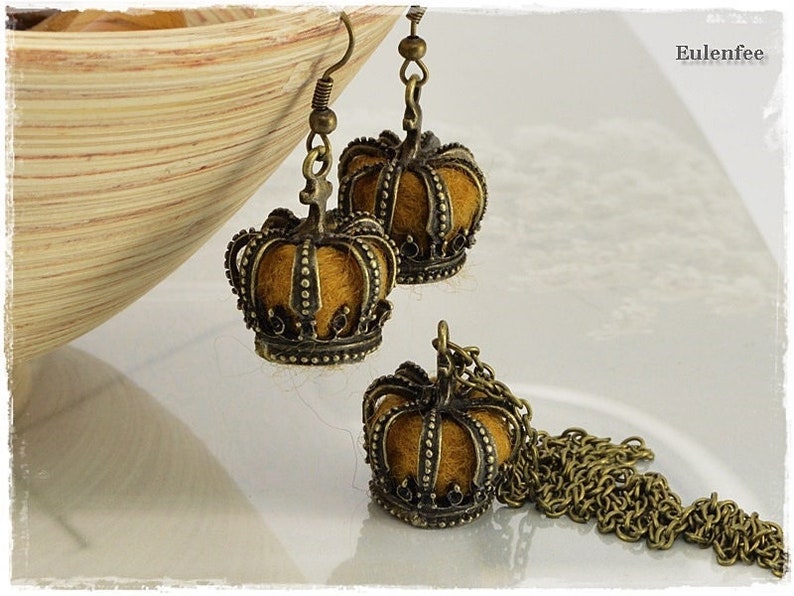 Jewelry set Krone bronze necklace with earrings in vintage style, felt bead, hanging earrings, set, Christmas image 1