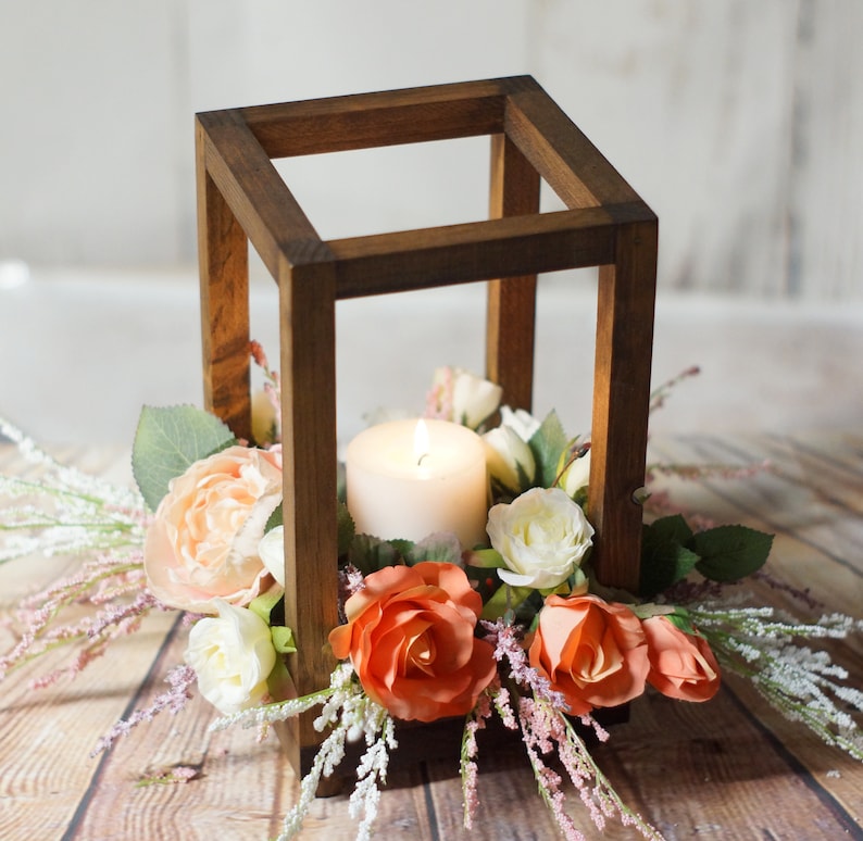 Pièce maîtresse de lanterne de bougie en bois récupéré, décoration de table de mariage rustique, décor de ferme, bougeoir en bois, cadeau de mariage de grange de campagne image 10