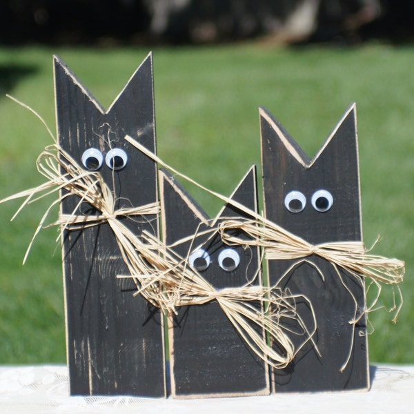 Primitive Black Cat, Halloween Decor, Halloween Decorations, Haunted House Decor, Halloween Porch, Wood Cats, Rustic Halloween Party Table