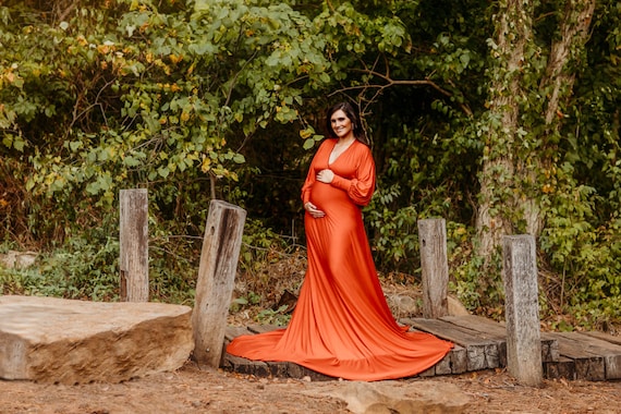 Long Sleeve Maternity Gown: Flowing Jersey Dress for Photoshoots Long Sleeve Maternity Gown: Flowing Jersey Dress for Photoshoots