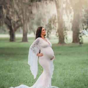 The Willa stretch lace maternity dress will compliment your baby bump perfectly whether you are taking maternity photos or attending a special event. Wow with long flowy sleeves, a V neckline, and the fitted bodice of this lovely lace maternity gown.