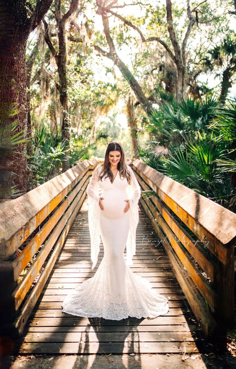 The Willa stretch lace maternity dress will compliment your baby bump perfectly whether you are taking maternity photos or attending a special event. Wow with long flowy sleeves, a V neckline, and the fitted bodice of this lovely lace maternity gown.