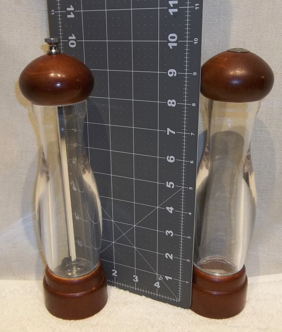 Vintage Olde Thompson Wood & Acrylic Large Tall Salt Shaker Pepper Grinder  Set Rustic Country Home Decor Collectible Hourglass Wooden NICE 