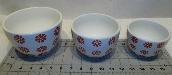 Pier 1 Set of 3 Ceramic Red White Nesting Mixing Bowls Kitchen 6 5 4  diameter