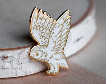 Snowy Owl - Cloisonne (hard enamel) Pin in Gold