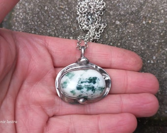 Agate pendant, handmade pendant, gift for her, pendant with agate, agate jewelery, green jewelry, white pendant