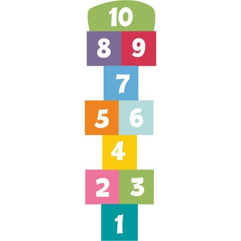 K&ouml;nnte beinhalten: Ein farbenfrohes H&uuml;pfspiel-Diagramm mit nummerierten Quadraten. Die Quadrate sind vertikal angeordnet und zeigen Zahlen von 1 bis 10. Jedes Quadrat hat eine andere Farbe, darunter Blau, Gr&uuml;n, Rosa, Gelb, Orange, Lila und Rot. Die Nummer 10 befindet sich oben.