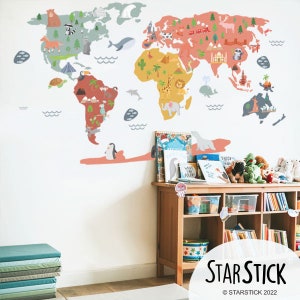 Weltkarte Happy World - Ockerfarbener Weltkarten Aufkleber, Weltkarte Wandbild, Kinder Weltkarte Aufkleber, Kinderzimmer Wandtattoo