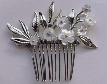 OSTARA Comb - two sizes available, bride bridesmaid veil comb favour flowers mother-of-Pearl leaves