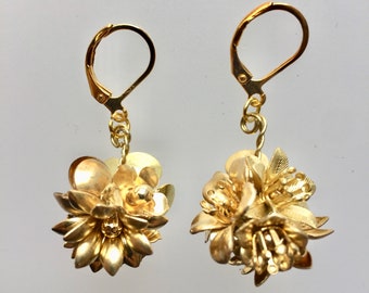 The FLORA pom pom floral earrings.