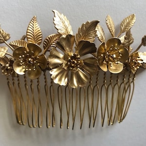 The FLORA Hair Comb, Flowers, Bridal, Bridesmaid, veil comb