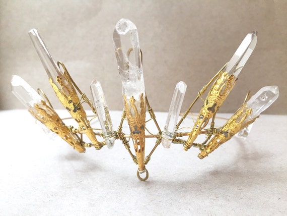 Royal jewels worth crown jewel 意味 堂 とした黄金の王冠複雑な宝石と荘厳なデザインで飾られた王族の傑作イラスト素材透過 PNGフリー画像ダウンロード