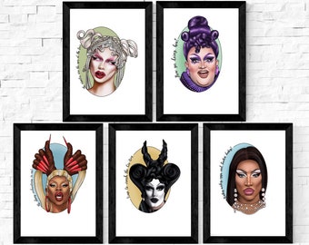 Puede incluir: Cinco ilustraciones enmarcadas de drag queens con maquillaje y peinados coloridos. Cada ilustración presenta una reina diferente con una cita única. Las citas son: "The long costume is on me!" , "Life is enough the the long run", "You go living boo!" , "Reading is what and the body's ready", and "I'm not a regular mom, I'm a cool mom."