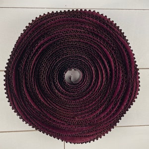Arte roxa, arte reciclada, arte em papelão reciclado, arte em escultura de parede, arte em papel, arte em parede com flores de papel, arte em parede de escritório, decoração de quarto