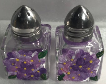 Hand painted purple hydrangea salt and pepper shskers