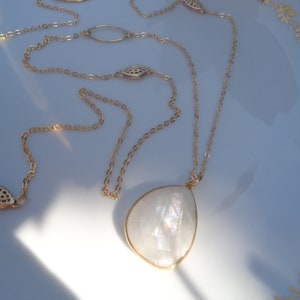 Long gold chain, 585 gold filled with moonstone pendant