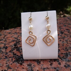 14K Gold Filled Earrings Pearl Spiral, LU-0143