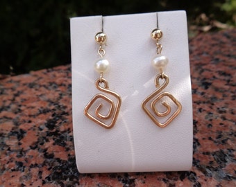 14K Gold Filled Earrings Pearl Spiral