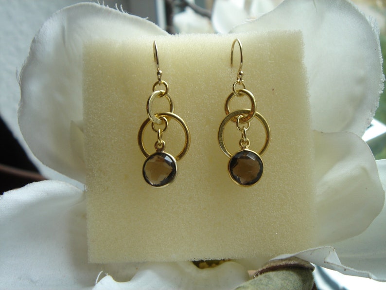 Boucles d'oreilles dorées, gold fill 14K, anneaux infini, quartz fumé image 5