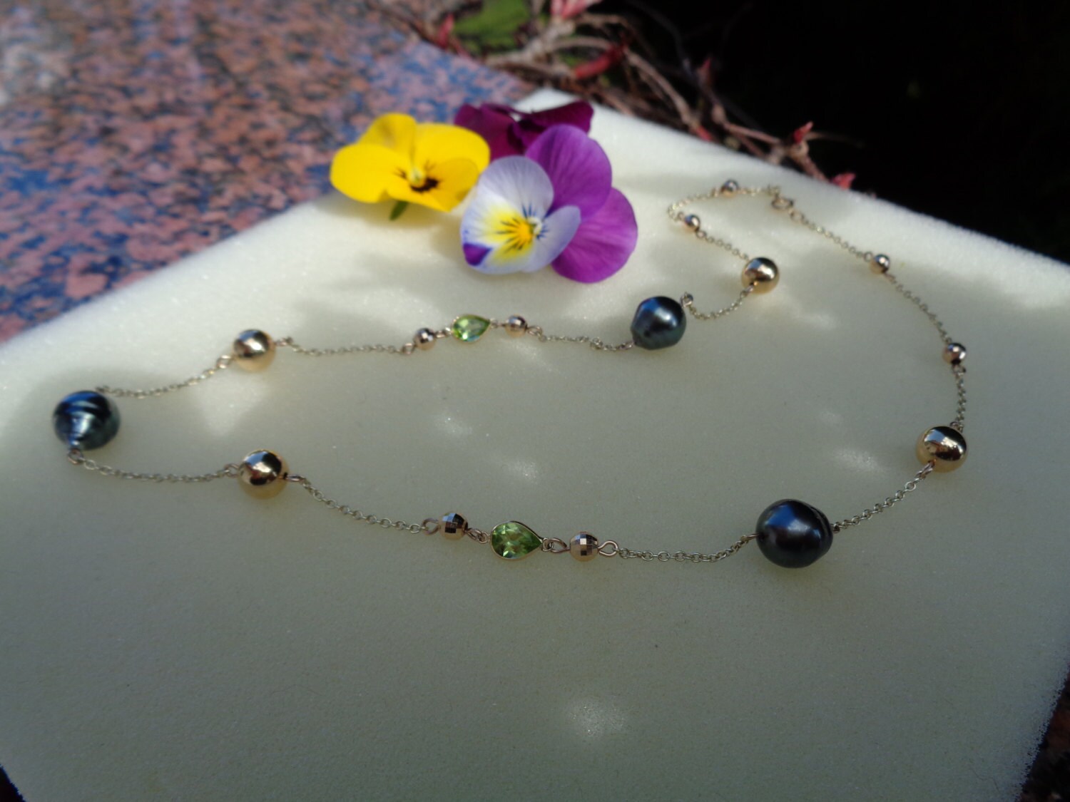 Collier Or 18 Carats Avec Perles De Tahiti, Saphirs, Rubis - Création Bimonia - Neuf Avec étiquettes