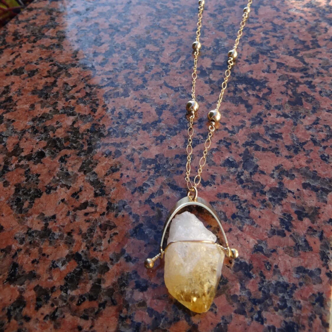 Collana in oro giallo con ceramica e quarzo citrino, 16 mm. DAMIANI