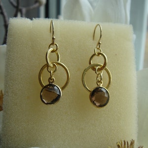 Boucles d'oreilles dorées, gold fill 14K, anneaux infini, quartz fumé image 1