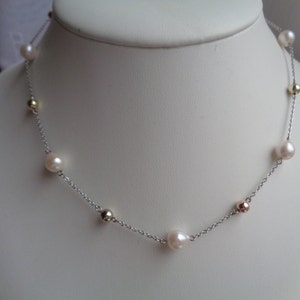 Necklace in 585 white gold, yellow gold and red gold with cultured pearls image 2